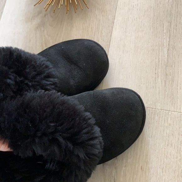 UGG Bailey Button Black Boots size 6 leather sheepskin lining winter cozy - Picture 13 of 16